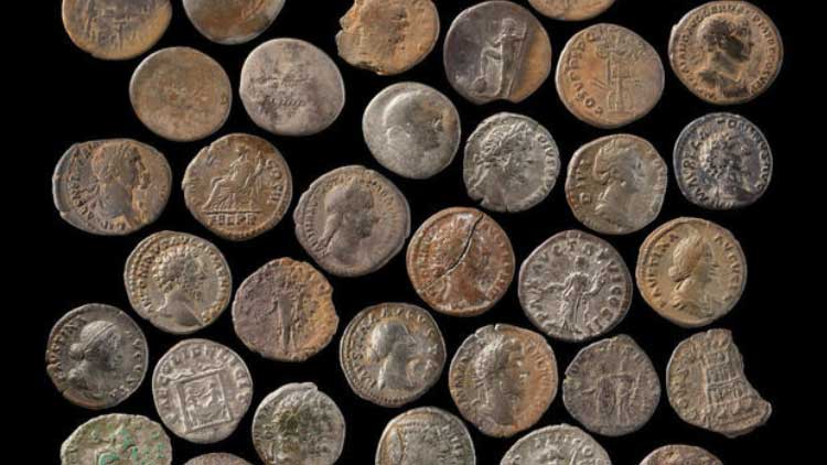 Amatérski detektoristi našli rímsky poklad