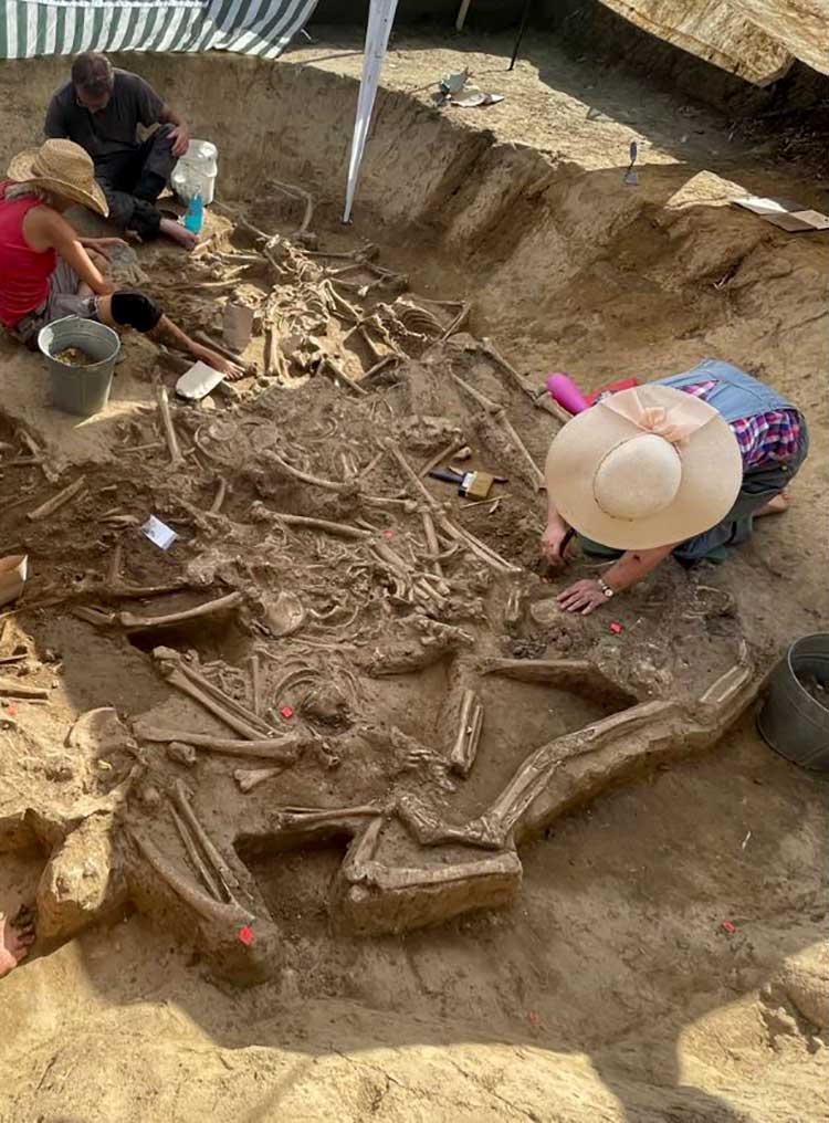V 7 000 rokov starom hrobe našli obete temného rituálu